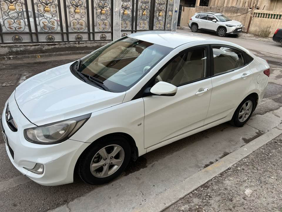 السلام عليكم 
اكسنت موديل 13 
بدون صبغ بيه شبرين بارد 
السياره حلوه و نضيفه 
ماشيه 84 السياره مال بيت 
سونار موجود 

مجاول جديده بلكات جديده نوزلات جديده فيت بم جديد وتر بم جديد 
بيه شاشه اندرويد 

السعر 110 وبيه مجال 

واتس ***********
