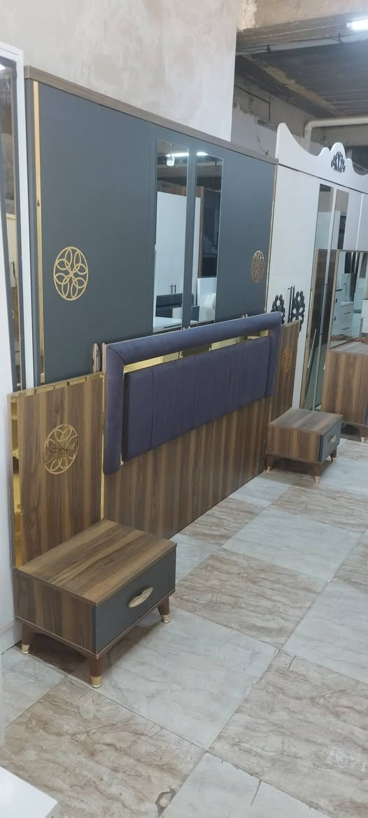 غرفة ٦ ابواب ٥ قطع
للاستفسار ***********
