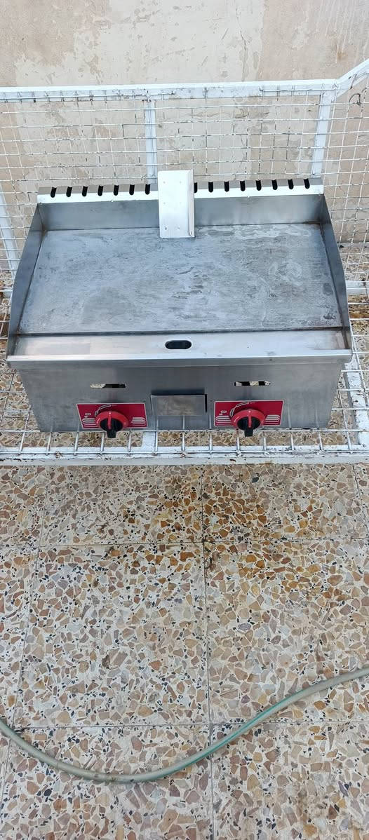 شوايه سل استيل اصليه 2مشاعل ام الجداحه جديده هيه وميزه للبيع السعر 175وبيه مجال***********
