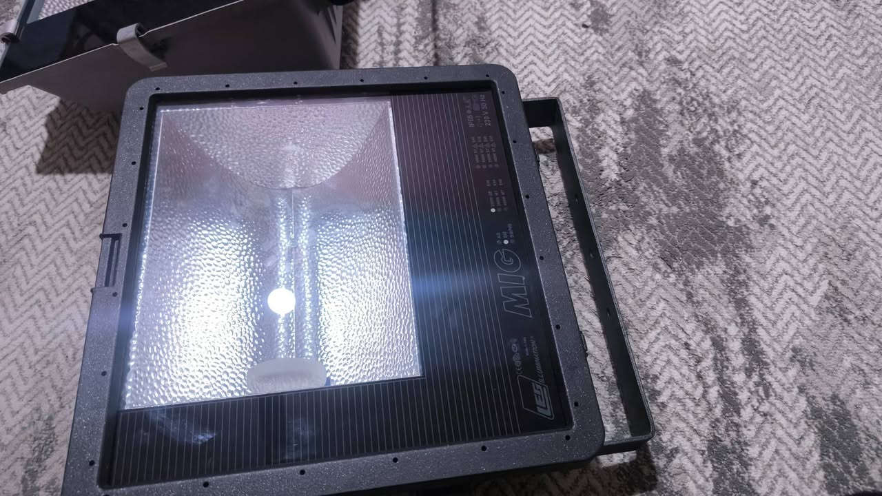 سلام عليكم متوفر ابلوجكترات ايطالي الصنع الكل جديد كارتون من 70واط الى، 250واط+مدفأه ايطاليه الصنع+ مصباح جداري صنع في فنلندا. 72 قطعه توصيل جميع المحافظات الاتصال***********
