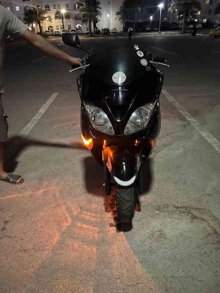 سلام عليكم دراجه فورزا 08 كامله مكمله 
مدفوع كمرك وكامل قرار 48 يعني تروح كبل تشد رقم 
يرادلها فقط بنز كلج هاذا نقصها الوحيد 
*********** سعرها واحد و300بيها مجال بصيط كلش
