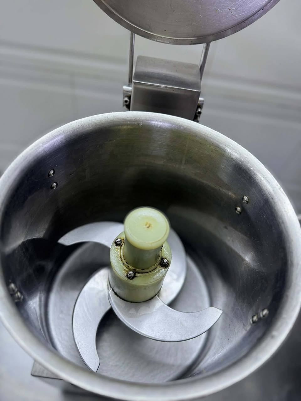 السلام عليكم
خلاط حمص ٢٥٠
عجانه صغيرة ١٧٥
كسارة فستق ٣٠٠
***********
