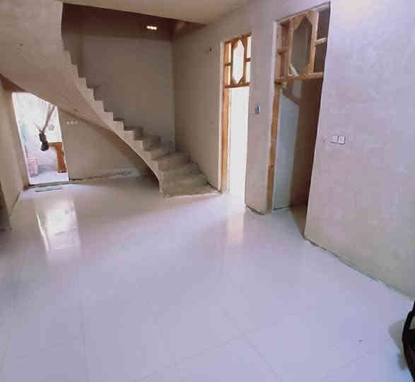 بيت مساحه ٢٠٠م واجهة ١٠ ونزال ٢٠بناء ٢٣ طابو زراعي سند ٢٥ وبي وصل معاملة تحويل جنس عقار 
محولة انترنت  المشروع الوطني مقابل الباب بالضبط وعن قريب محولة تنشد بالركن 
 البيت في ابي غرق شارع الامام حي السلام قطع هيثم الجبوري ثالث فرع ثاني بيت بعد الركن 
محتويات البيت غرفتين نوم الاثنين نفس القياس 4*4ونص وصالة مساحتها 5*8 واستقبال 5*6 ومطبخ 4ونص*4ونص  البيت مثل ما مبين بالصور بي نواقص   والدرج الواحهه موجودة والازارة 10سم أيضا موجودة  
نواقصه
بوب وأرضية كراج وواجهه والسطح فقط مزفت ينباع بنواقصه ياااريت فقط الشراي يتفضل يراسل أما الدلالين والي يجي ويسوالف بالمواقص بيجي افضل 
السعر 85 وبي مجال بسيط 
80 ما ابيع اخوان بلا احراجات بارك الله بيكم
رقمي *********** الهندية
