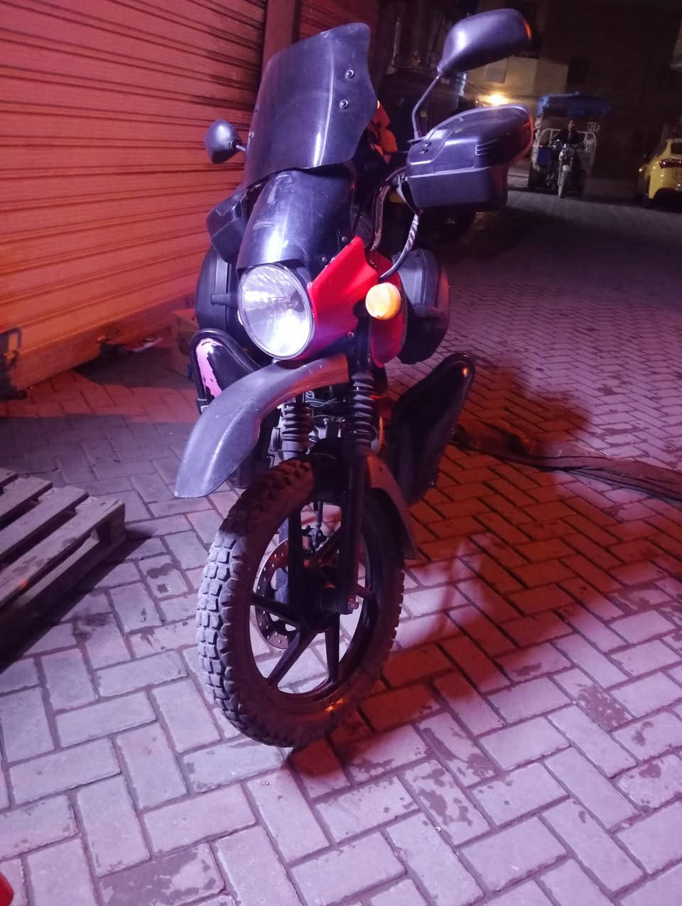 سلام عليكم دراجه بوكسر موديل 2023 دراجه اوراق سكنر يعني مسحوبه يقفلها كفاله عامه من السرقه ومن العشائر ملاحظه الدراجه ما نقصها اي شي تنكر وتطلع للشغل دراجه 1300 وبيها مجال مكاني بغداد مدينه الصدر اللي يحب يشتري يتراسل خاص بيع مستعجل ***********
