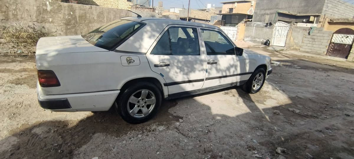 السلام عليكم سياره مارسدس دوب للبيع موديل 85 مكاني بغداد السعر 30 وبيهة مجال الرقم ***********
