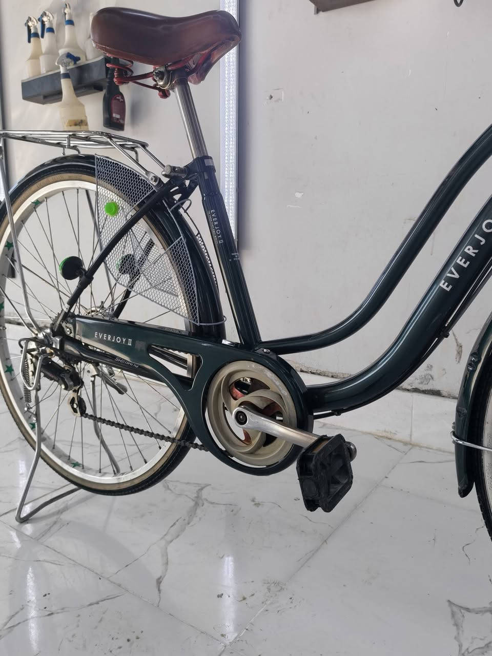 سلام عليكم بايسكل البيع الون زيتون💚
‏
‏نضافه 95% شخط ما بي 
‏
‏كير كل شغل 
‏
‏تاير جديد
‏
‏حساس شغل 
‏
‏السعر 140 وبي مجال الطيبين❤ 
‏
‏مكاني كركوك ***********
‏
