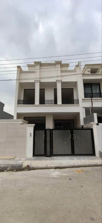 أربيل الجديدة • ١٢٥م • أمام حديقة