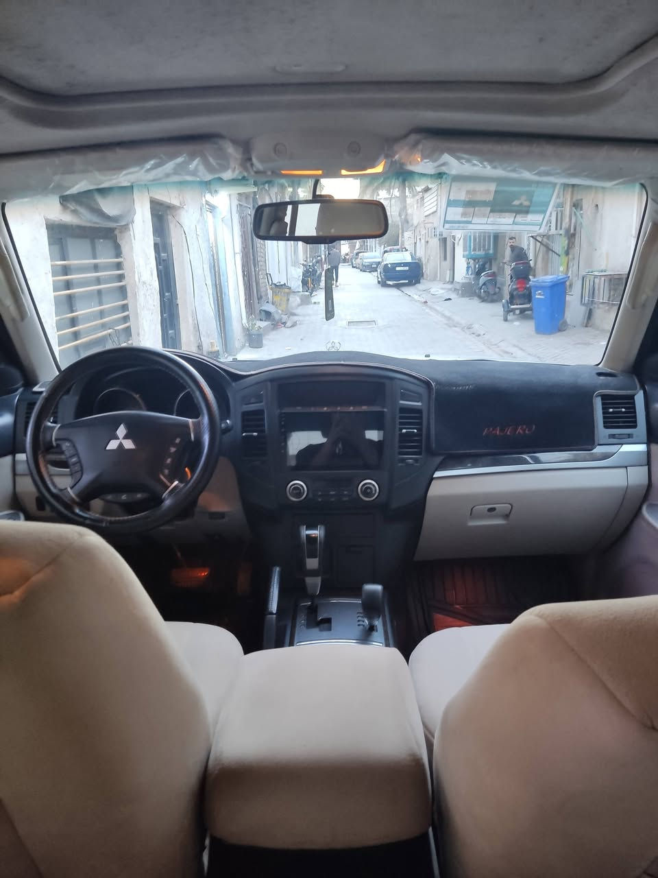 للبيع
Mitsubishi Pajero 2010
محرك 3500 سي سي قوي واعتمادي.
السيارة حبتور فول مواصفات، تجهيز كامل:
فتحة سقف
جلد فاخر
تحكم كهربائي بالمقاعد
شاشة مع نظام صوتي ممتاز
دبل ثقيل وخفيف للطرق الوعرة
سنسرات
كروز كنترول
كاميرا خلفية
تكييف ثلج
السيارة معروفة بقوتها واعتماديتها،
السيارة نظيفة ومكفوله وغراضها الاصلية مال التحوير موجودة البلاديه الداعامية والليتات الاماميه وجاهزة للاستخدام بدون أي مشاكل.
السعر 155 ورقه وبيها مجال للشراي
المكان بغداد 
الرقم *********** اتصال وواتساب
