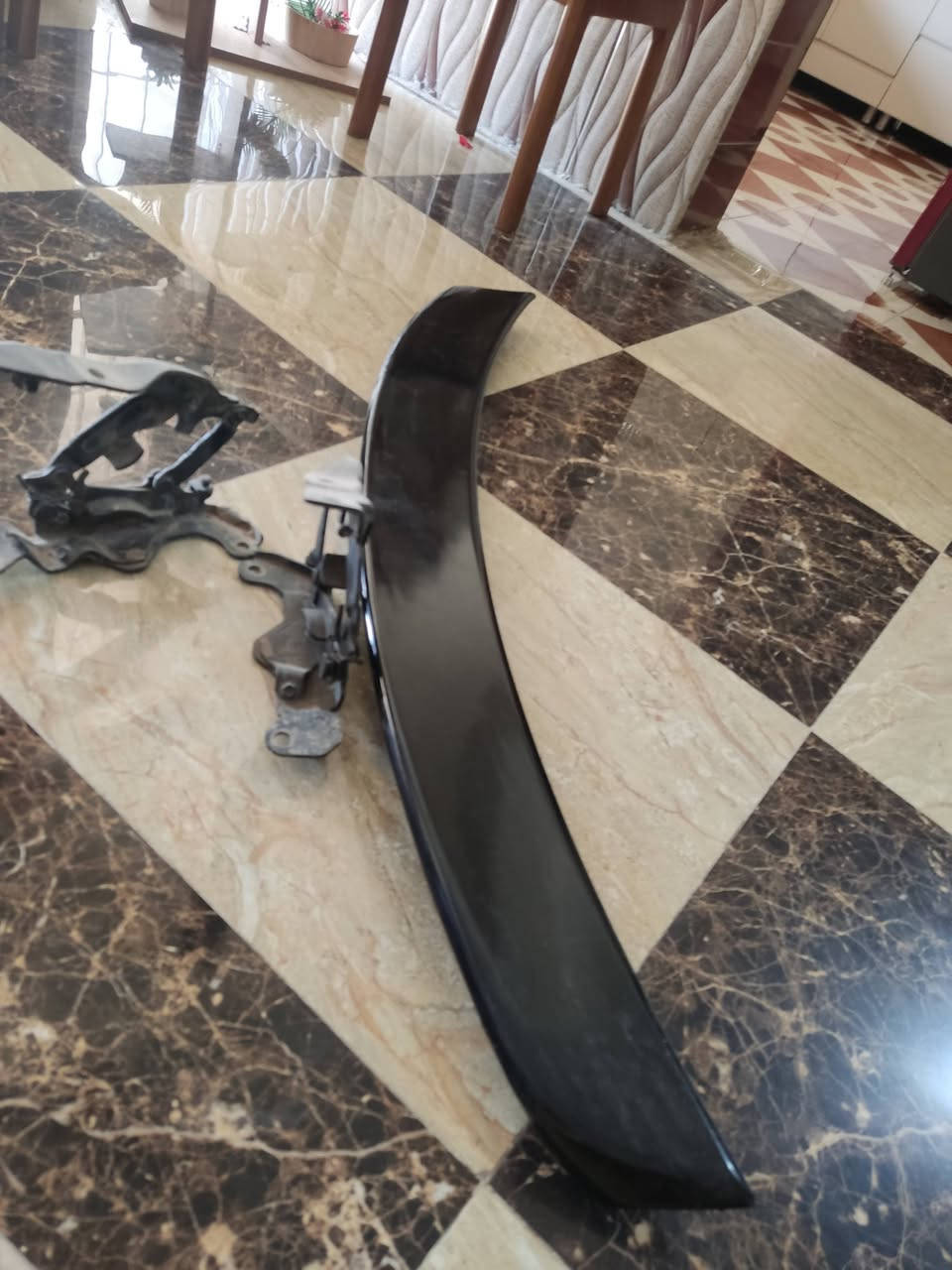 السلام عليكم غراض استنكر للبيع السعر 100 ألف التفاصيل داخل الفيديو مكاني بغداد قرب علوه الرشيد الدوره ***********. ***********
