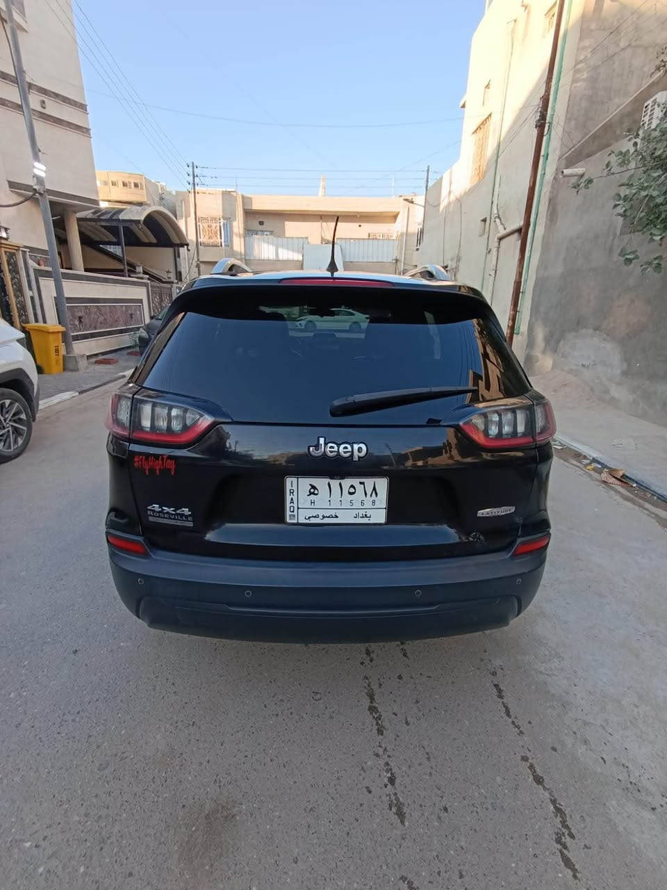 السلام عليكم 
جيب بزون موديل 19 لاتيدو فور ويل 
سياره مكينه جديده بجيس كير كفاله تبريد كفاله 
حادثه 4 قطع صبغ فقط 
سياره جاهزه من كلشي تايرات حداده 
مواصفات 
كشنات جلد
كشنات كهرباء
شاشه 
اندرويد اوتو
ابل كار بلي 
حساسات خلفيه
قطعتين تبريد 
باقي مواصفات معروفه 
سياره ناقصه شغلات بسيطه وبيها تلحيظات بسيطه 
السعر 120 بيها مجال 
العنوان البصرة 
*********** البصرة, العراق
