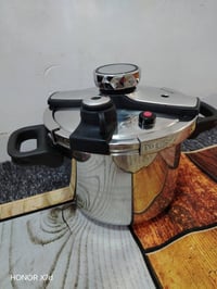 ئةم بوخارة بؤفرؤشتن ماركةي زيوة خؤم 65پيييي داوة داواي 40هةزاري ليدةكة...