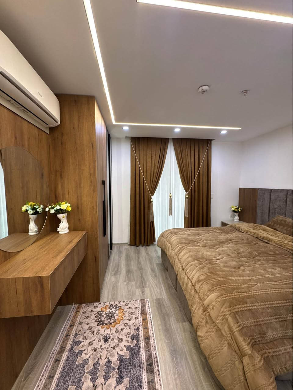 شقة اربع غرف وصالة  
مساحة 173 متر
الايجار 1000$
مجمع لايف تاورز
للاستفسار:
*********** أربيل, العراق
