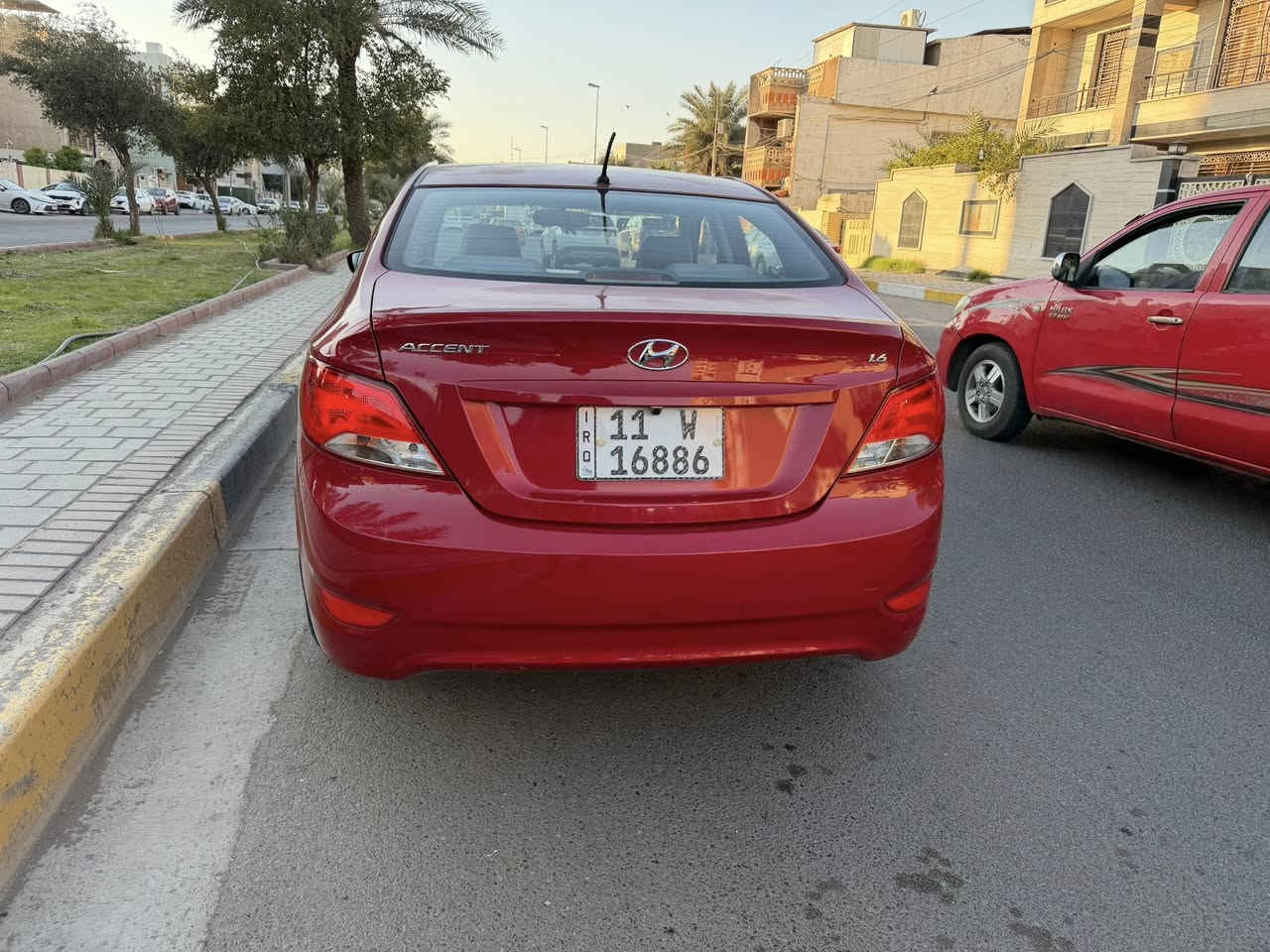 السلام عليكم اخوان اكسنت موديل 2015 السياره وراد خليجي بدون صبغ مكفوله عدا الدعاميه الامامي فقط مكينه 1600 لايت وبك لايت لد 5 ويل كب تحكمات شاشه 
4 دسك جاهزه السياره كير مكينه مكفولات بدون فتح تخم تاير جديد حداديه جديده تبريد شغال مختصر الكلام السياره جاهزه بدون مصرف ماشيه 99 الف كيلو حقيقي  بيها جراد بسيط بل قماره والصندوق بسبب الجادر سعرها 104 بيها مجال بسيط الي تخدمه يتصل مكاني شارع فلسطين 
***********
