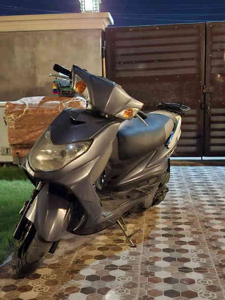 سلام عليكم 
دراجه للبيع سكنز فحل ياباني🇯🇵 نوزل خطين قبق نفخ  تدفئه يدات دراجه بلاديه مثل ماواضحه بالتصوير دراجه جديده مصار هواي نزلته من رمبه   دراجه كلش جديده كلشي بيه اصلي ماكو تجاري المكان بغداد أي ستفسار تفضل خاص رقم *********** #الجميع
