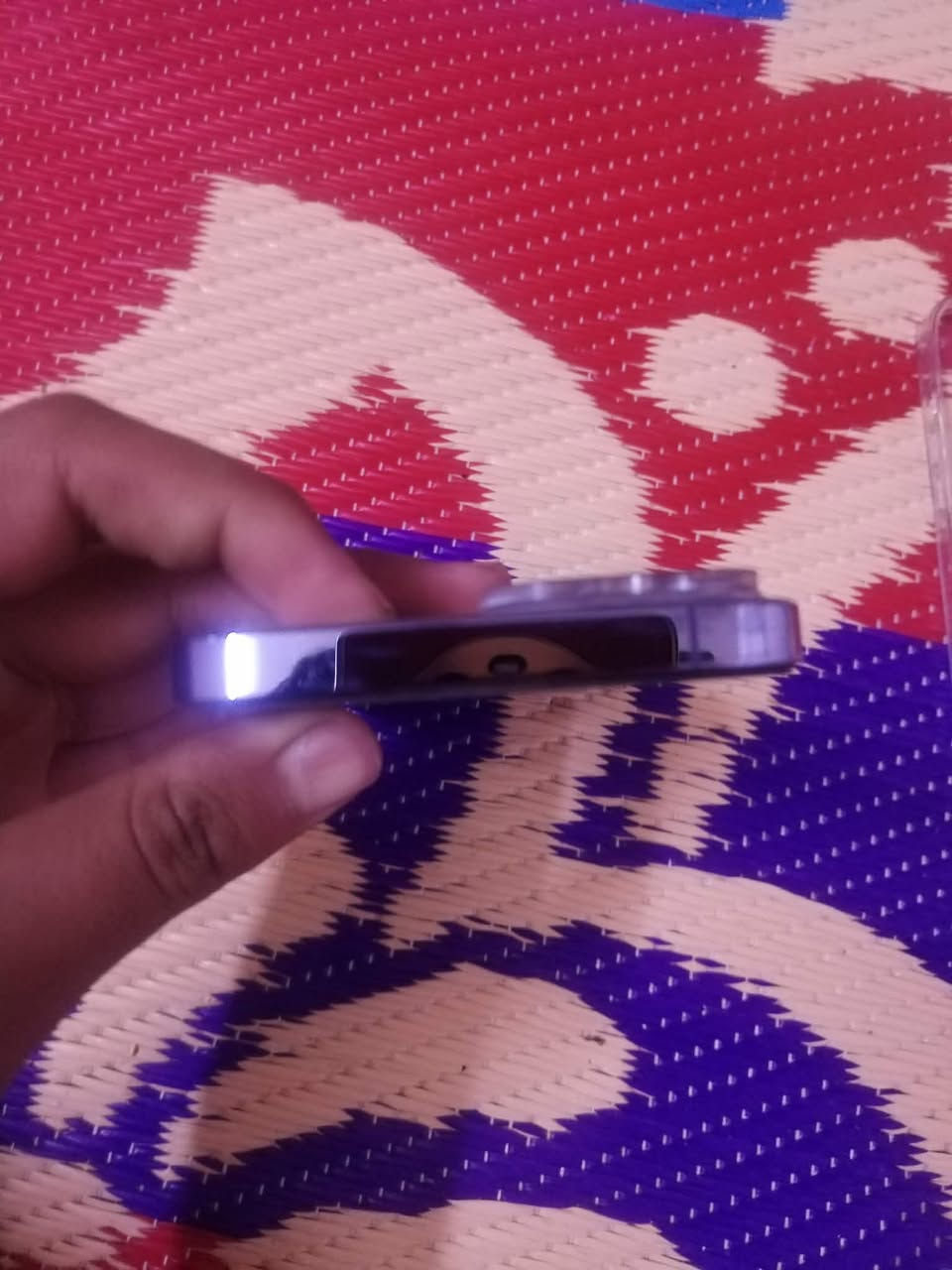 سلام عليكم آيفون 13 برو ماكس مبدل شاشه وبطاريه الباقي مكفول الشاصي شخط واحد مابي والفلاش ماله من حدث 26 بقه مايشتغل وبي فطر بل ضهر مابين السعر 430 وبي مجال للشراي  العنوان بغداد سبع قصور ***********
