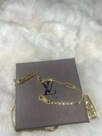 قلاده لويس فيتون • ختم لويس فيتون • باريس