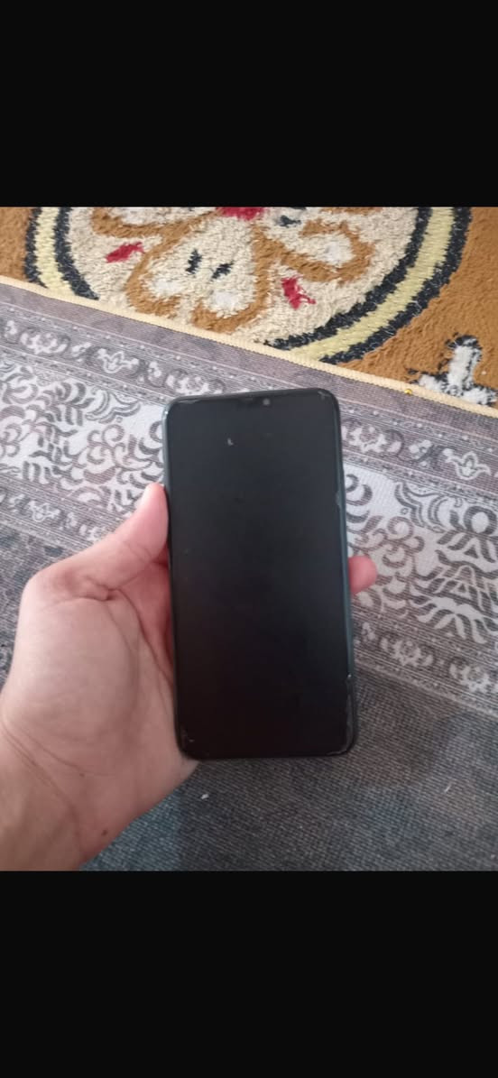 السلام عليكم 
تليفون 11 برو ماكس بطاريه  91 ذاكره 256. نضيف كلش 
الاتصال   ***********
