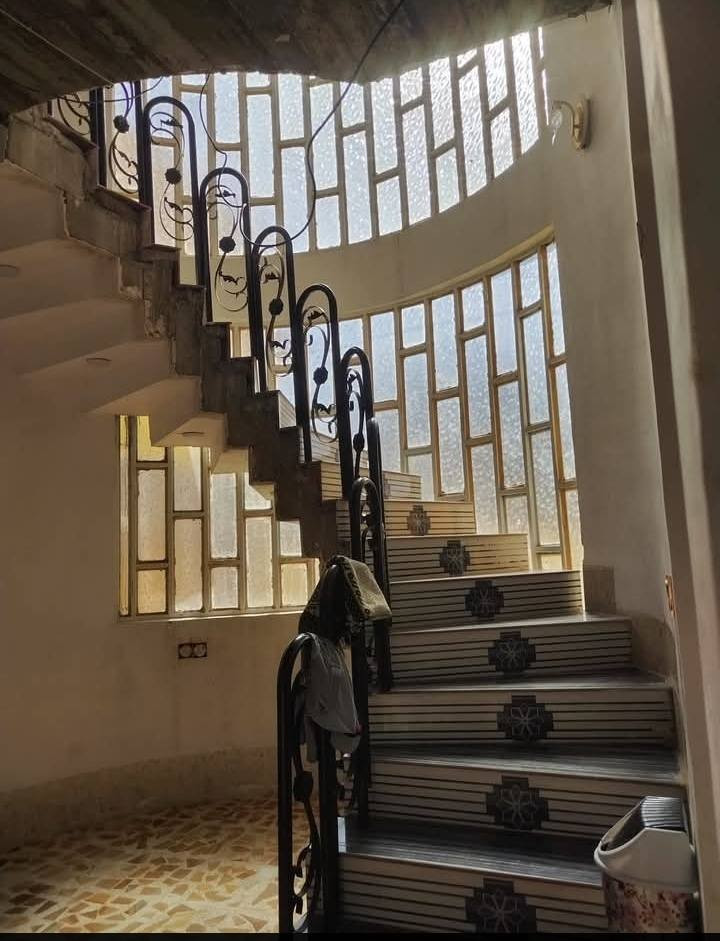 دار للبيع جانب ايمن حاوي الجوسق مساحة 200 م هذا رقم ***********
