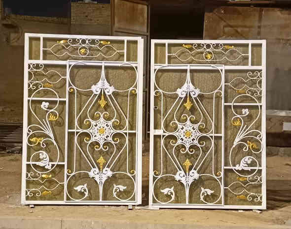 يا الله ابواب خارجيه نقشه شيش باكستاني اسعار كلش حلوه ورخيصه القياسات والشكل واللون حسب الطلب الضمان سنتين حديد من ثنين ملم الى ملم عراقي وتركي  يوجد خصم ل اصحاب المعارض والسكلات 
***********
نعمل كافة انواع الحداده سقائف ابواب شبابيك وباقي اعمال الحداده عمارة
