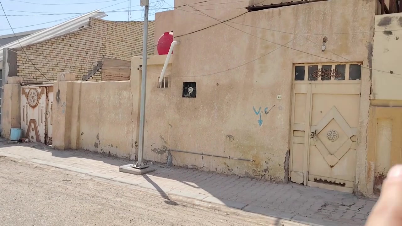 الدار للبيع مساحة 252م في النجف حي الجمعية 
طابق واحد صب مسلح يباع بسعر عرصة ، شارعه 10م
واجهة 12 نزال 21.
الاتصال او واتساب ***********
