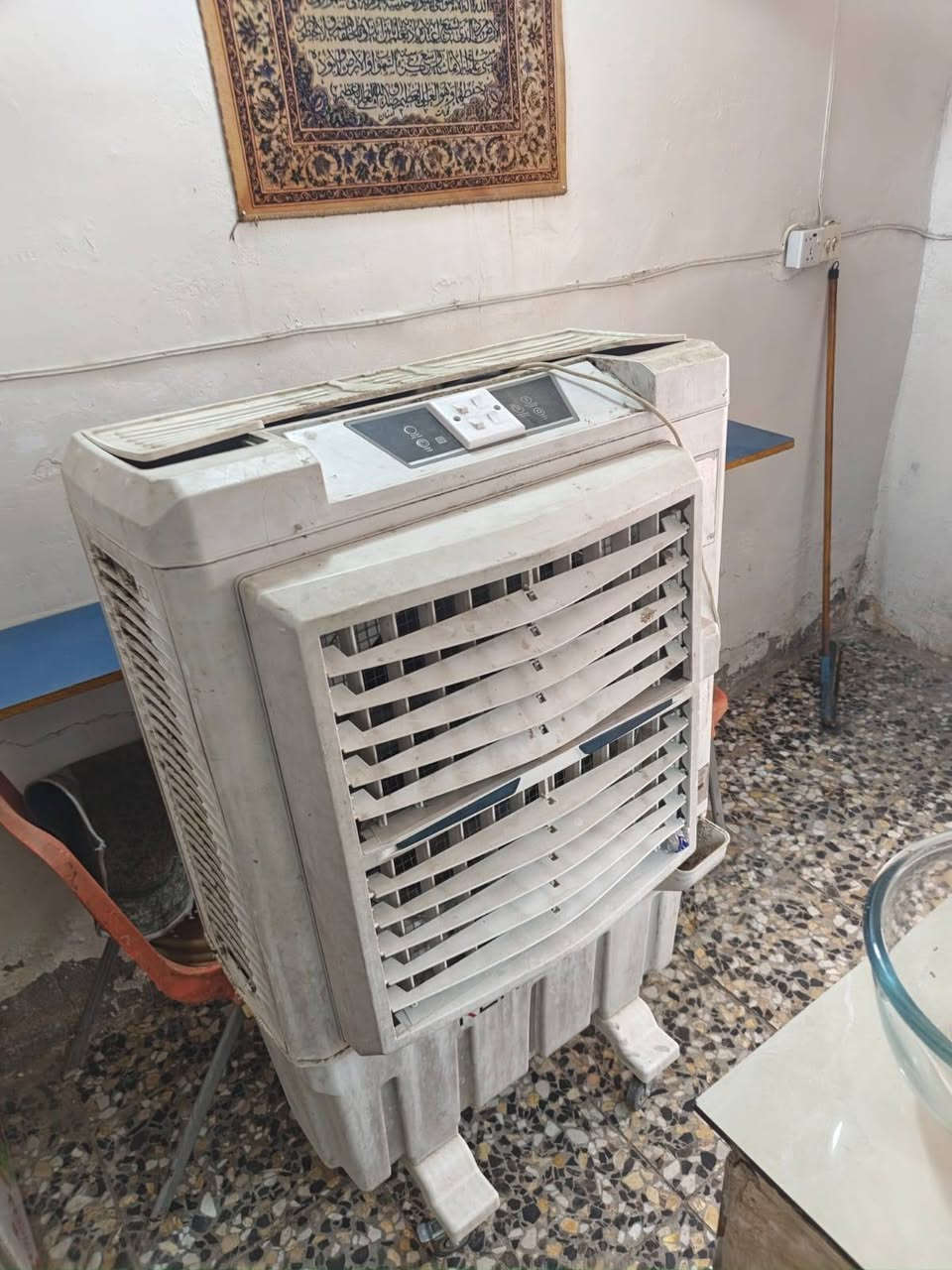 مطعم للبيع في الشعب شارع عدن خلف جامع الجهاد السعر  2 مليون ايجاره 175 ألف لعدم التفرغ صار أكثر من شهرين مغلق الاستفسار على الرقم
 ‏‪***********‬‏
