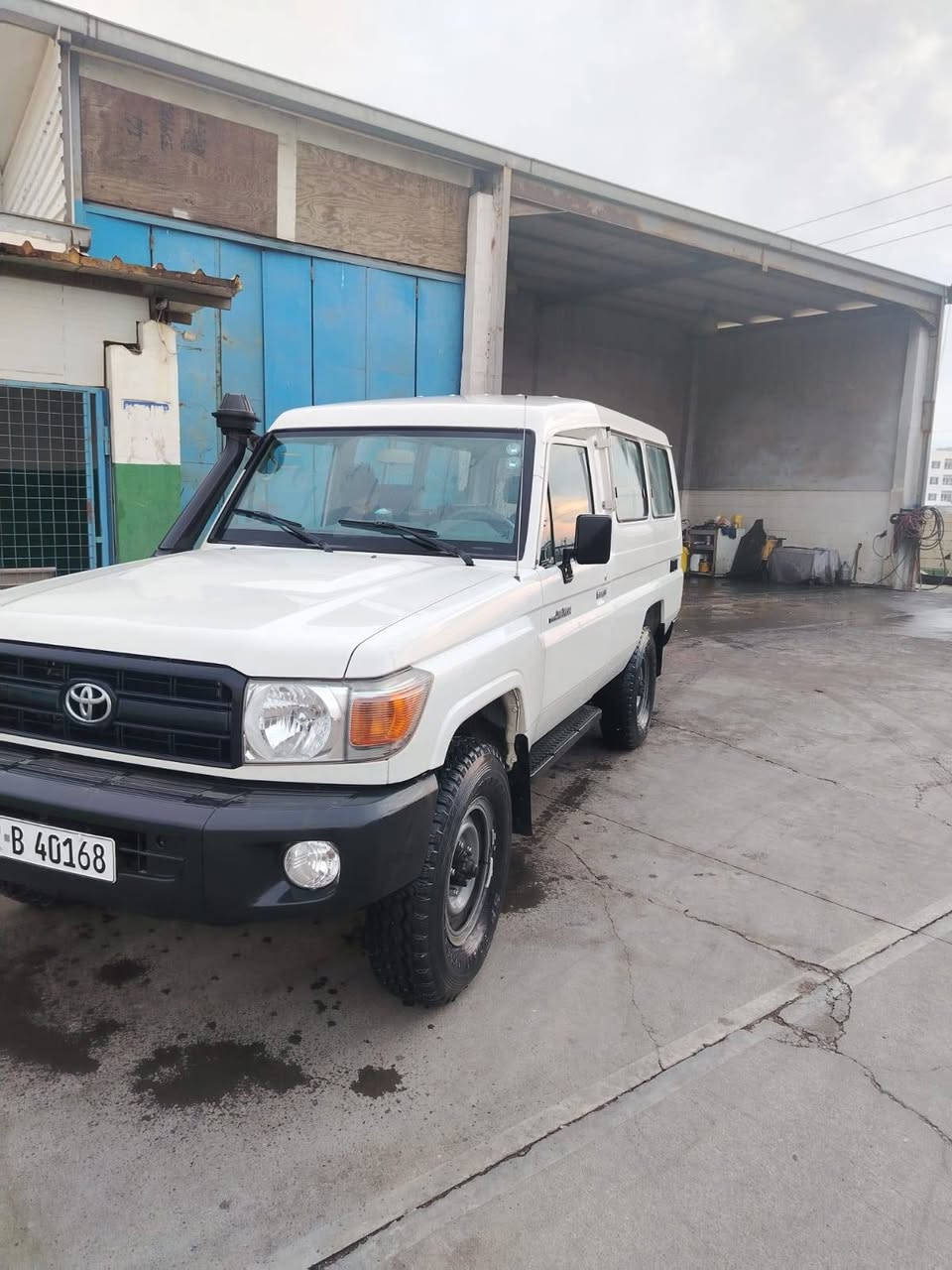 حوثيه استيشن 2017بدون صبغ محرك ديزل كير عادي كلين شركه رقم اربيل جديد*********** السعر 290ورقه الرقم وتساب مكان السياره اربيل
