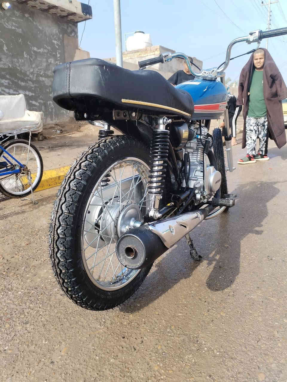 السلام عليكم دراجه للبيع سالها ثمانيه ايام ***********
