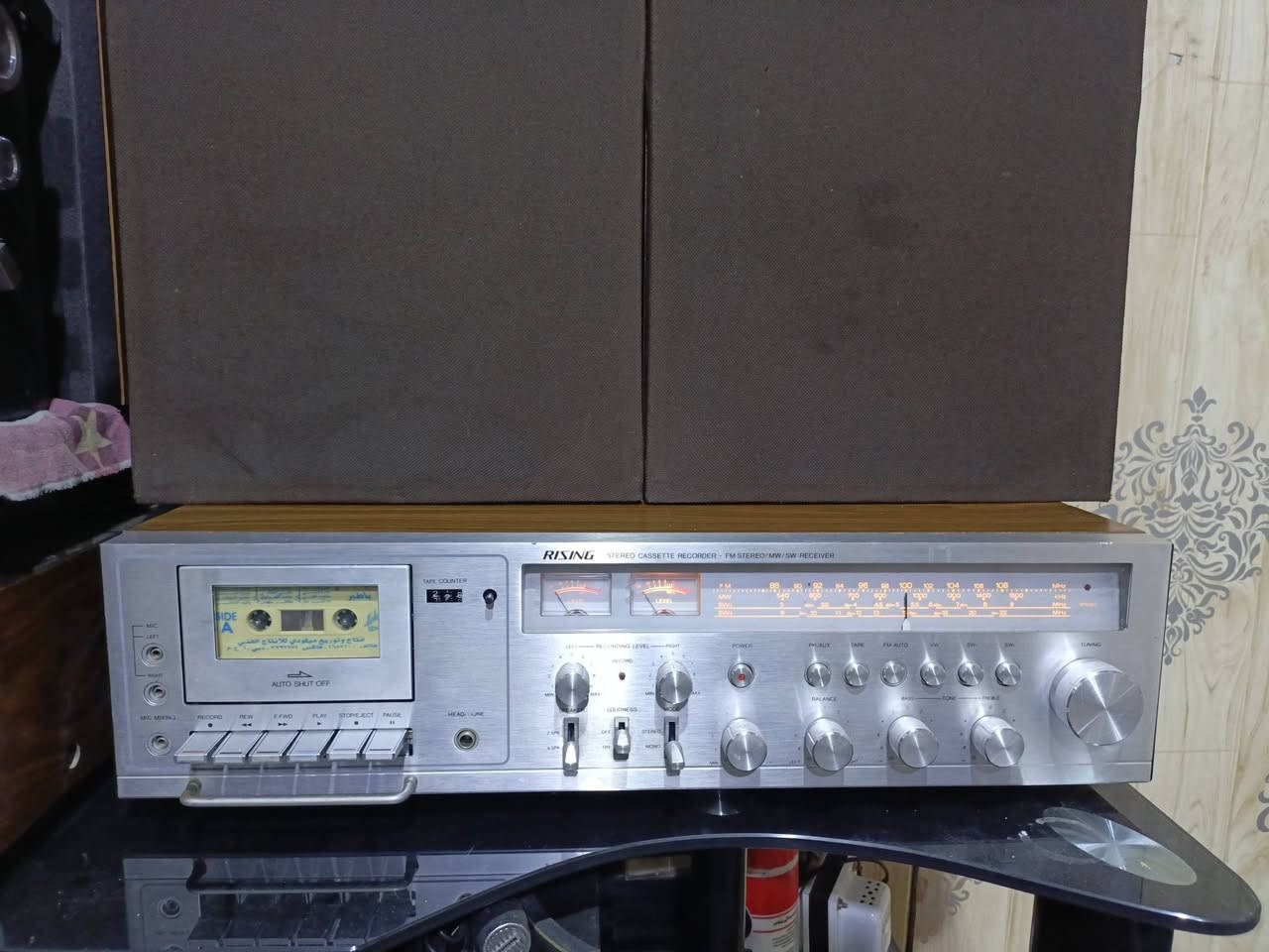 للبيع 
مسجل راديو ( رايزنك.RIZING) 
إستيراد مؤسسه بدايه الثمانينات راديو 4 موجات مع ال fm ..جداً نظيف شغال وبحاله ممتازه جدا خالي من التصليح والعيوب نهائيا بلاد وضع شركه 
للاستفسار (***********) متواجد واتساب ماسنجر.. يوجد توصيل 
 ((السعر مراسله الصفحه))
