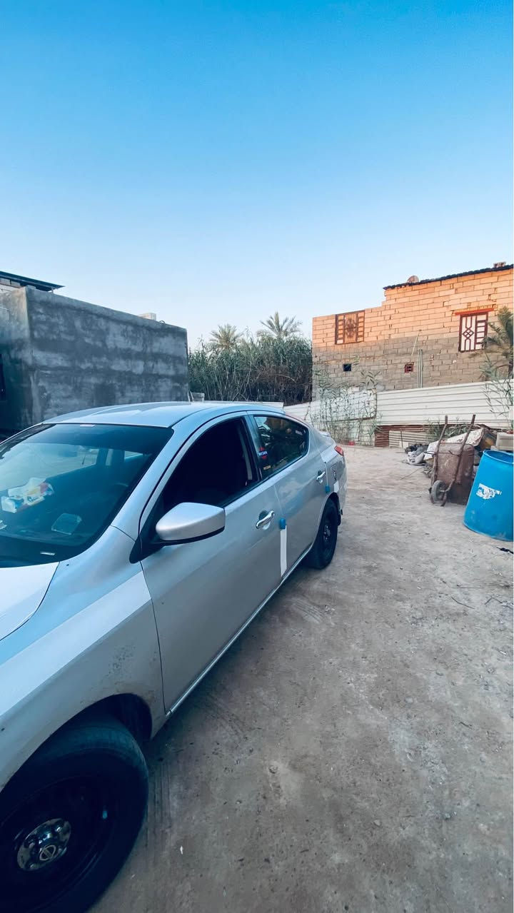 نيسان فيرسا ٢٠١٦ محرك ١.٨ كير cvt سيارة كلها بحالة ممتازة وشغالة مال جناي حادث جاملغ وبنيد من امريكا حرة مشروع وطني باسمي السعر 78 ومجالها بسيط البصرة تنومة *********** البصرة, العراق
