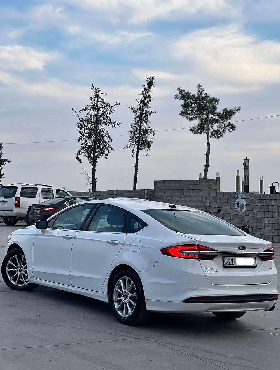 فۆرد فیوژن مۆدێل 2017
ڕەنگی سپی بەفری  
مەکینە ٢٥ی مەرغوب ،، تۆربۆ نیە 
  پێشی کەپسە .. یەک جەمەلەغی پێشەوەی بۆیاخە لەگەل پەڵەیەک کارت..ئێرباگی  هەمووی بەشەرت نەتەقیون بیلادن..دوو شوێن ساردی بچوکی هەیە
مواسەفات SE (بەسمە و گێڕ ماوس و برێک بەسمە و کۆدی دەرگا و کوشن کارەبا و شاشە کامێرە و تەحدید سورعە ودژە خلیسک و لایت لید ، کامل پێشی لیدە ، تەنانەت کوشنەکانیشی هیتەرە ، تەبرید مەرکەزی زۆری تریش ....
تەحویل و غرامەی بە شەرت بە ناوی خۆمانەوەیە
تاقمێک ویل و تایەی لۆکی بۆ بەستراوە 
سەیارەکە بەخزمەت ڕاگیراوە و بێ مەسرەفە..تەقەو رەقەشی نیە.. ڕۆنی مەکینە و هایدرۆلیکی تازە گۆراوە 
گڵۆپی مەکینەشی هەڵنەبووە .. هیچ گڵۆپێکی سەر داشبۆرد هەڵنەبووە.. 
گێڕ و مەکینە و تەبرید و ئایرباگ و کارەباییات هەمووی بەشەرت تەپەی گێریشی نیە 
بەردی ساڵۆنساشی بەشەرت بیلادیە و دەسکاری نەکراوە
ژمارە موبایل لەسەر ڕەسمەکان دانراوە مشتەری نیت تەلەفوون مەکە لەگەڵ ڕێزم 
📱*********** 
Whastapp_viber السليمانية, العراق
