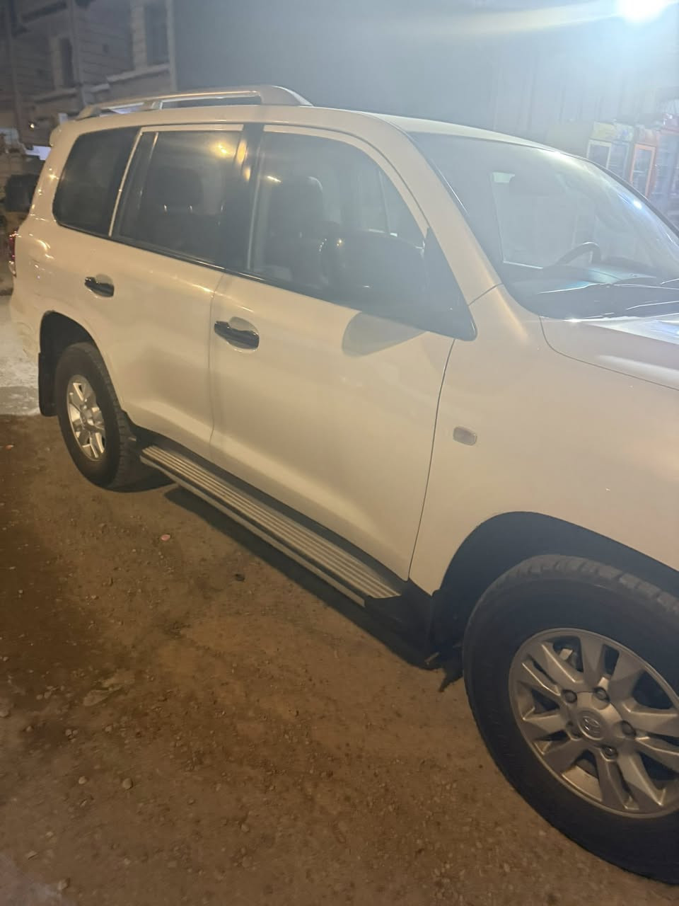 لاندكروز موديل ٢٠١١جديده جدا رقم اربيل دولي ماشيه ١٦٠كفاله عامه السعر ٣٢٠وبيهه مجال العنوان ديالى بعقوبه الاتصال ***********
