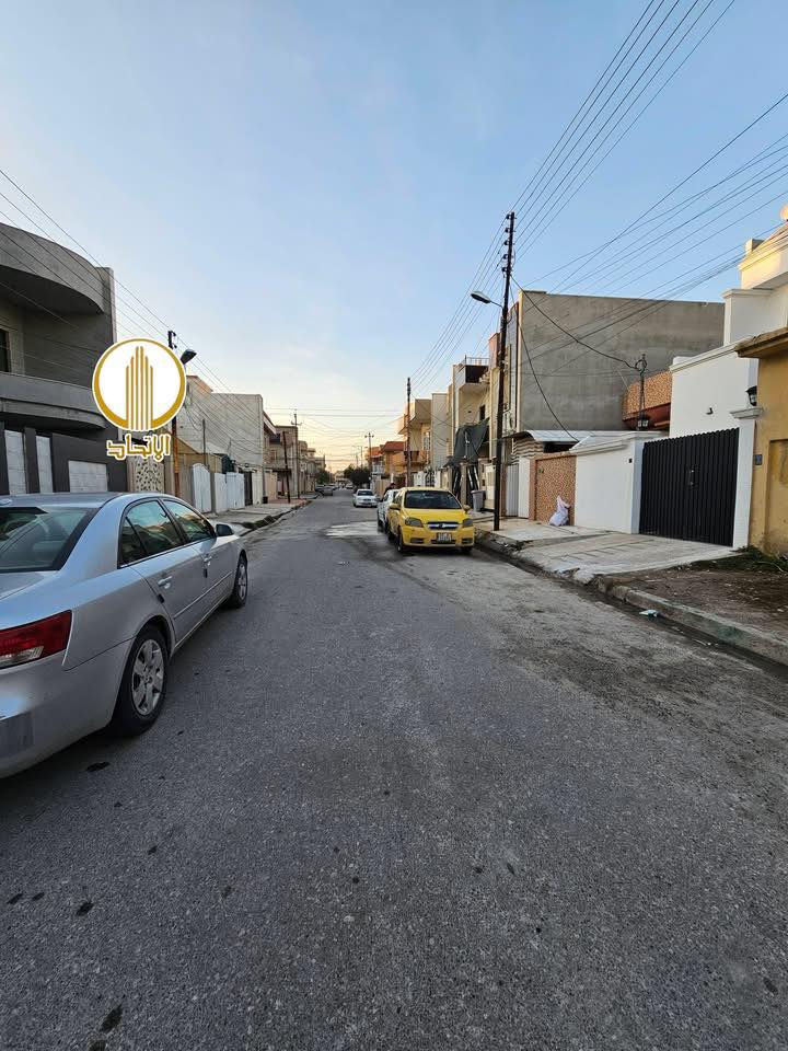 دار للبيع او المعارضة حي الصديق الثانية
⬅️️ مساحـة 200متر بحساب الارض 

⬅️️الواجهة 10متر

⬅️ الإتجاه قبلة 

⬅️شارع تبليط ١٢متر

⬅️طابقين ٤غرف 

⬅️الطابق الأرضي غرفتين نوم هول صحيات مطبخ مناور كراج إستقبال 

⬅️الطابق الثاني غرفتين نوم صحيات هول بيتونة

⬅️ تحويل مباشر او قرار التمليك 

⬅️٢٣٥مليون قابل للتفاوض

◀️ للاستفسار الاتصال 

    ☎️ ***********
☎️ ***********
ستقبل عقاراتكم و طلباتكم على الارقام اعلاه او مراسلة صفحتنا او زيارة المكتب
