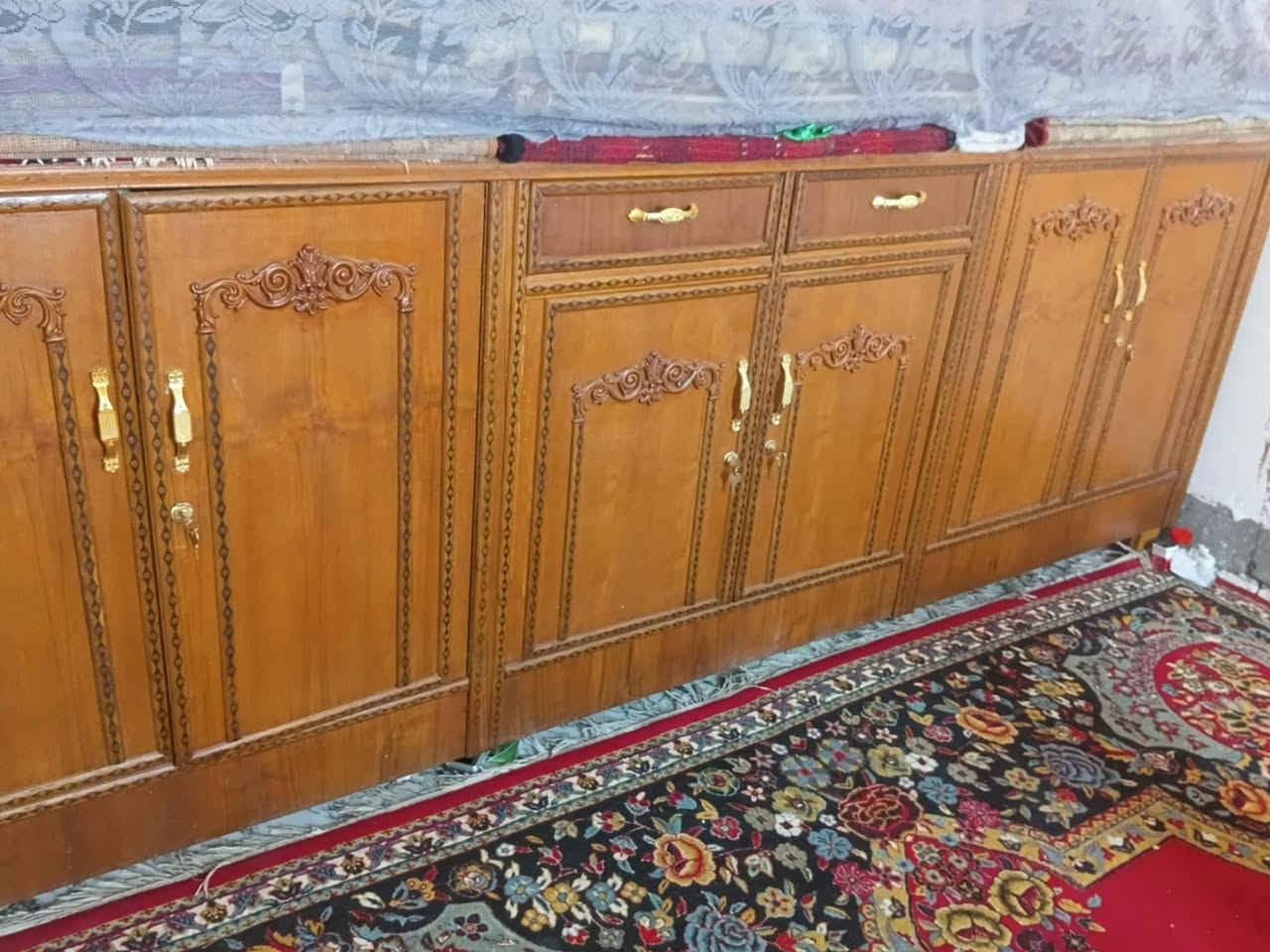 السلام عليكم بوفيه 3 متار البيع محتاج وريد بيعه جديده كلش جديده كلش سعره 250 وبيه مجال مكان ناصرية بل غراف ***********
