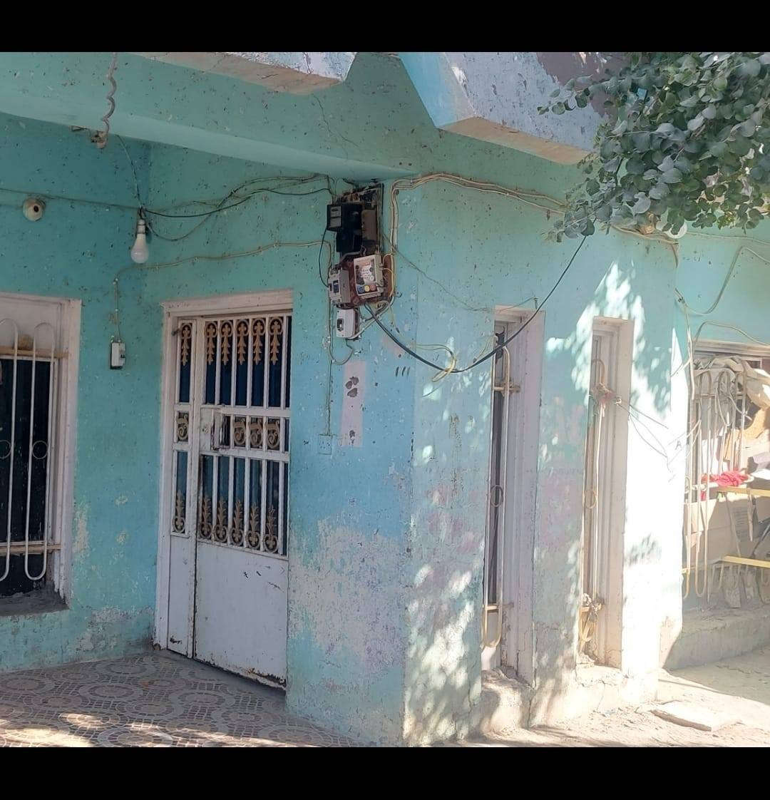 اللهم صلي على محمد وآل محمد
دار للبيع 🏛️   
⛔   حي  الصدر الاول
⛔ خلف مدرسة رقيه 
📈 المساحة   :  240م 
يتكون من :  
- غرف نوم عدد 2
- صالة 
- دورات مياه عدد
- استقبال 
- مطبخ
كراج 

☎️ للأستفسار والمعاينة اتصل على :
***********
الرقم يحتوي على واتساب 
📍 زيارة مكتبنا الكائن في : حي الصدر الاول السايدين قرب مطعم كباب نذير 
📥 مكتب أدم
