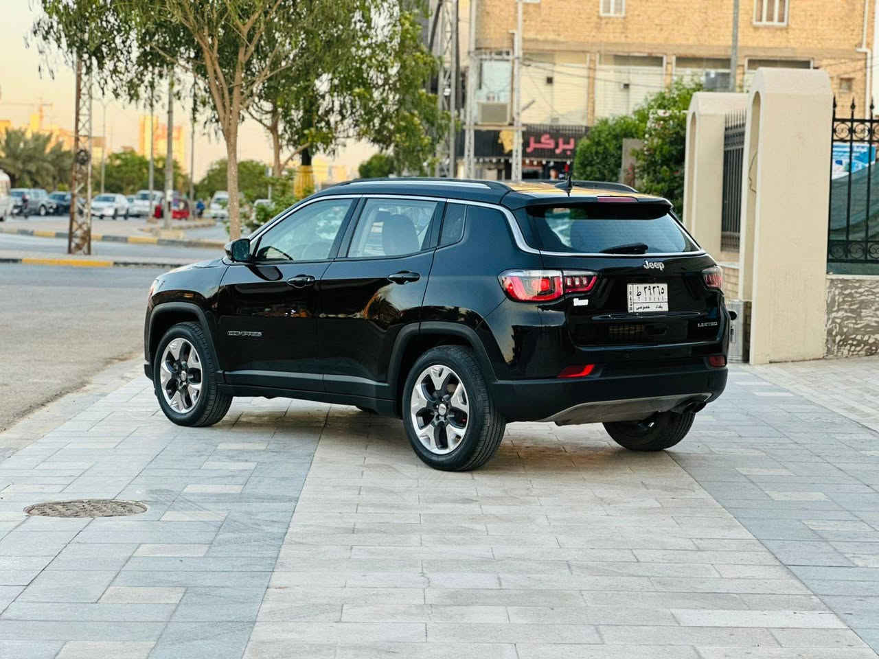 جيب كومباس 2018 فئة اللمتد السياره سعر 118 قابل للتفاوض حادثه امريكي بنيد ماشيه 51 الف كيلو متر اعلى موصفات بالكومباس رادار امامي  رادارات جانبيه تشغيل عن بعد هيترات بالمري اوتو ستوب تحديد مسار 3 وضعيات قياده كشنات وستيرن تتدفئه لونين سستم صوت بوز صندوك كهرباء  وكشنات كهرباء شاشه جبيره وبعد بيه هواي مواصفات للاستفسار الاتصال على رقم *********** مكان سياره كربلاء ناصرية, ذي قار
