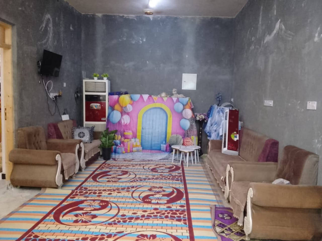 سلام عليكم بيت للبيع مكان الكوت الفظلية يتكون غرفه2 صاله دوانيه مطبخ /الستفسار ***********
