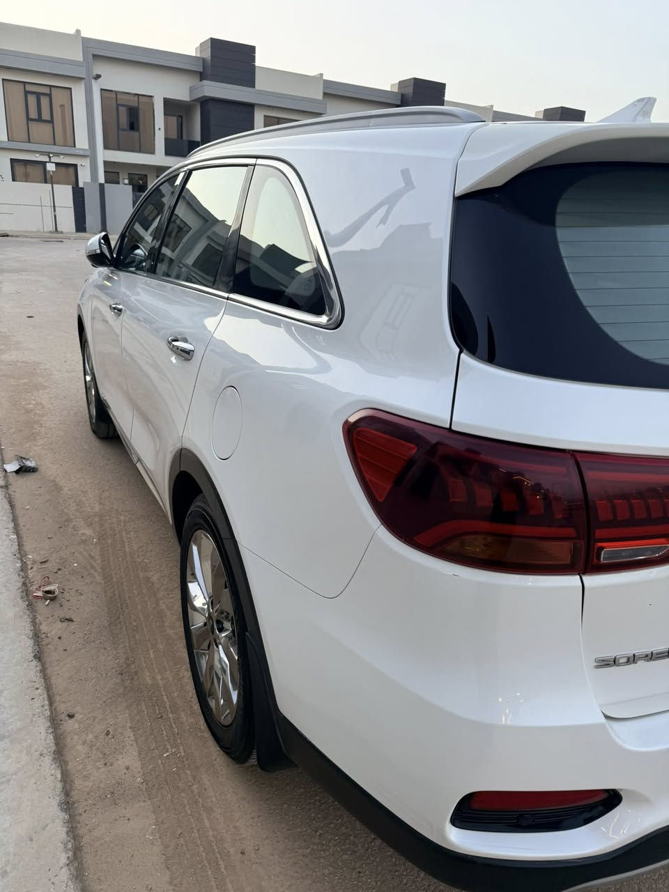 Kia Sorento موديل 2019، رقم بغداد، بحالة ممتازة ومواصفات فل كامل.

المواصفات:

* محرك 3.5 لتر

* 7 مقاعد

* مقاعد جلد أصلية

* تدفئة وتبريد للمقاعد الأمامية

* تدفئة للمقاعد الخلفية

* حساسات أمامية وخلفية

* مرايا جانبية كهربائية بخاصية الطي

* سقف بانوراما

* باب خلفي كهربائي (جنطة كهربائية)

* فرامل إلكترونية (EPB)

* نظام Auto Hold

* شاشة مع نظام GPS

* ممشى 140,000 كم

السعر:( 235 ورقة )، قابل للتفاوض بالمعقول.

📍 الموقع: كربلاء المقدسة

🚘 رقم السيارة: بغداد

📞 للاتصال: ***********
