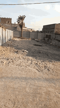 السلام عليكم يعلن مكتب عقارات الرحمن بيع قطعه مساحه250م طابوعراقي 10*25م حمدان الروميه السعر39مليون للاستفسار***********و***********
