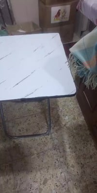 طاولات • أسود • أبيض