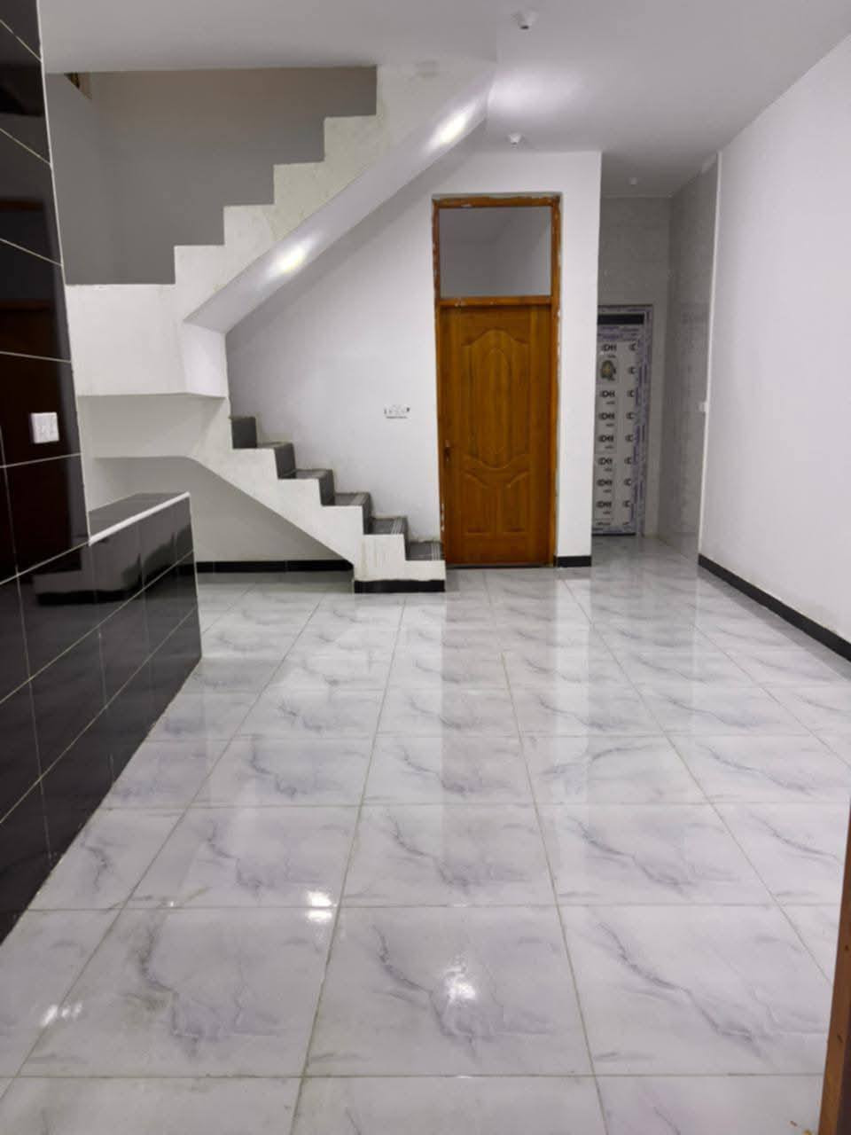 سلام عليكم مشتمل للأيجار كوت حي الحكيم شارع الوائليه قريب الصب مشتمل جديد وجاهز اريدله عائله زغيره للأستفسار الاتصال *********** او عل الخاص
