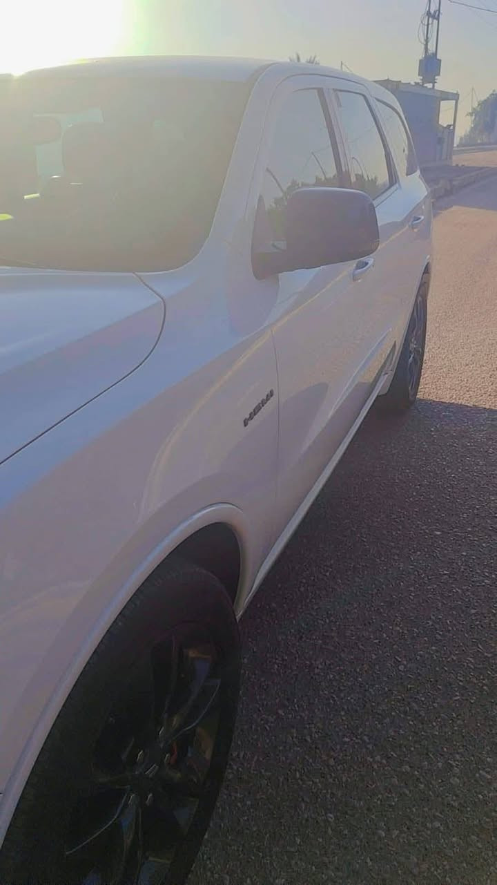 دودج دورانجو RT (2021)🤍🔥
وارد كندي🇨🇦

🚗 اللون: أبيض
📝 مرقم شمالي (هزة وفحص جديد)
🛣️ الممشى: 89 ألف كم فقط
🛠️ المحرك: HEMI 5.7 V8
🧾 الحالة: كلين تايتل عدا ربع البنيد بارد وصبغ✅
✨ السيارة نظيفة جدًا وبدون أي نقص

🔑 تشغيل بصمة + بصمة أبواب
🪑 كشنات جلد كهربائية مع خزن وضعيات
❄️🔥 تبريد + تدفئة للكشنات
🎛️ ستيرن كهربائي + تدفئة + شفتات
📺 شاشة كبيرة مع نظام ملاحة وخرائط
🏁 وضعيات قيادة (Eco / Sport)
🌬️ تبريد 3 مناطق
🚀 تشغيل عن بعد
🛞 دفع رباعي (4x4)
📦 صندوق كهربائي
📡 حساسات خلفية + مانع انزلاق
💡 لايت LED زينون
📱 أبل كاربلاي + AUX
⏹️ Auto Stop (توقف ذاتي)
🔌 شحن لاسلكي

مكان تواجد السيارة: ميسان / العمارة
رقم صاحب السيارة: ***********
: لمعرفة السعر يرجى الاتصال على الرقم اعلاه.. 
ياالله
