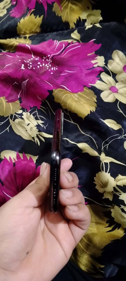 السلام عليكم ايفون ١١ مبدل شاشه وبطاريه اصليات من  الاماني فيس ايدي شغال كاميرا  شغال يدعم تحديث 2026) للبيع او مراوس بايفون شعدك نزل الرقم ***********
