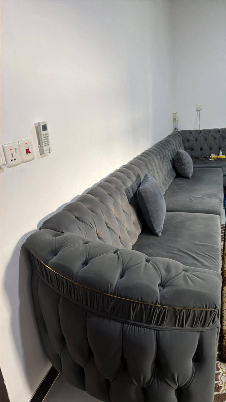 السلام عليكم
غرفة تركي وقنبات وثلاجة انضاف استعمال قليل وميز طعام وكراسي جدد وباقي اغراض بيتي مثل ثلاجة ماي و كنفيرة محافير اثاث بيت يعني 
***********
***********
