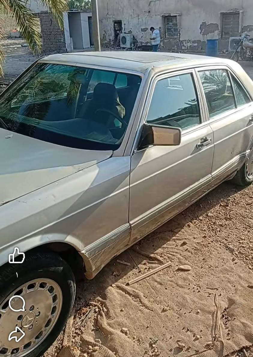 مرسيدس جامبو 90 رقم بغداد محرك 3000 بطه راعيها متوفي اتعهد عن السرقه فقط السعر 17 ورقه العنوان البصره ***********
