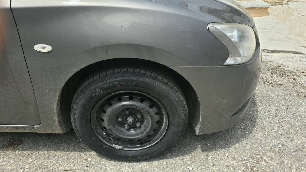 ألسلام عليكم  ...
للبيع نيسان سنترا خليجي 2019 قطعة واحدة صبغ جاملغ خلف السائق بدون حادث كفالة عامة ماشية ١٠٠ الف كيلو كلشي بيها جديد ومكفول كير محرك صدر برغي ممفتوح حتى التايرات جديدة هزة وفحص وبراد قبل اسبوع سويتهن رقم اربيل بيها وكالة عامة واسويلك وكالة من الوكيل لكن تحويل بعد ٥ سنوات لأن صاحب السنوية متوفي وبيها قاصرين لذلك تأخذها بوكالة فقط حاليا ...
مكانها سليمانية والوكيل ايضا بسليمانية .
السعر 100$ 
علماً سعرها قبل وفاة صاحبها 118$ 
متواجد خاص او الاتصال على الواتس 
*********** السليمانية, العراق
