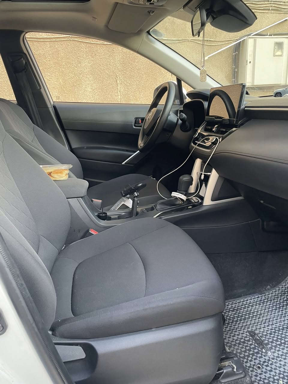 � للبيع – سيارة كونا وارد أمريكي بحالة ممتازة
🔹 المواصفات:

 • وارد أمريكي
 • الممشى: 12 ألف فقط
 • رادار
 • نظام حفظ المسار
 • بصمة تشغيل
 • كرسي السائق كهربائي
.مكينه 2000دوش 

📸 صور الحادث متوفرة للشفافية

📍 موقع السيارة: بغداد – زيونة
🔢 رقم التسجيل: بغداد

💰 السعر المطلوب: 16,500 دولار (قابل للتفاوض للجادين)

📞 للاستفسار:
السيد أحمد
***********

✨ سيارة نظيفة ومواصفات ممتازة، فرصة مناسبة لمن يبحث عن سيارة حديثة بممشى قلي
