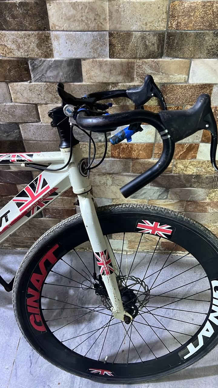 للبيع
بايسكل بريطاني سعر خاص 
مكاني بغداد الغزاليه 
***********
