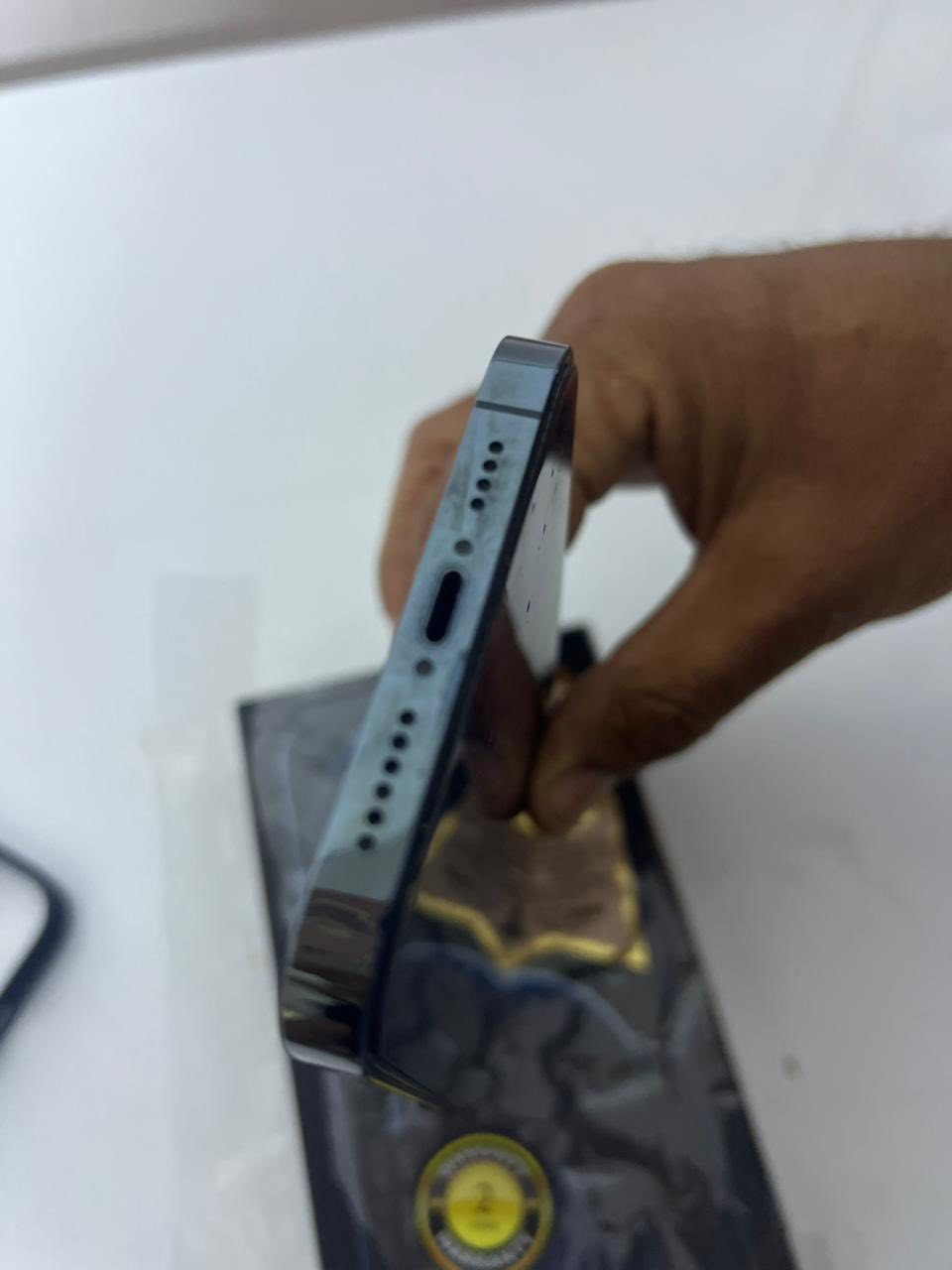 ايفون 12برو ماكس شرق اوسط مكفول من كلشي باقي التفاصيل بالصور للاستفسار *********** السعر 525 وبي مجال
