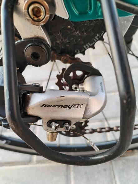 بايسكل precision ماركة 700 c 🚴‍♂️إسكيب أصلية 🚴‍♂️
لون رياضي كرتوازي 
 حالة ممتازة، نظيفة جدًا، وخفيفة الوزن - مثالية للتمرين أو التنقل اليومي.

 ✨ المواصفات:

 الماركة: بريزشن  إسكيب
 الهيكل: ألومنيوم خفيف الوزن ومتين 
 السرعات: 3 أمامية و8 خلفية
 المقاس: متوسط ​​(مناسب لطول يتراوح بين 165 و185 سم تقريبًا)
 نظام التطوير: شيمانو متعدد السرعات (أداء سلس ومريح)
 الفرامل: فرامل أمامية وخلفية قوية على شكل حرف V
 الإطارات بحالة ممتازة، جاهزة للاستخدام
 💯 الدراجة مُجربة ومُختبرة، مريحة جدًا، ولا تحتاج إلى أي صيانة مال حاوية.  موديل 2020 شرط.  للتواصل واتساب ***********. السعر  175000
