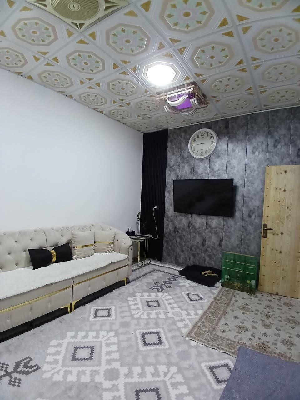 دار للبيع ١٠٠ متر بلديه خلف جامع سيد مرسلين البيت يتكون من كراج سياره استقبال و مطبخ  و مساعد مطبخ وهول و نوم عدد واحد و بيتونه هاتف ***********/*********** واتساب على رقم كورك
